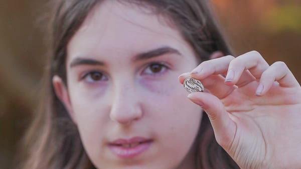 Une jeune israélienne a découvert une amulette égyptienne vieille de 3 500 ans par hasard.