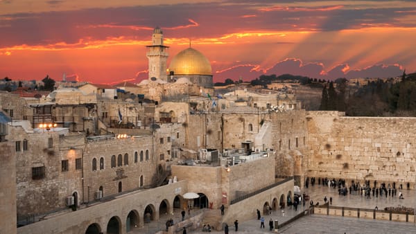 L’agence mondiale du tourisme (Nations Unies) renforce ses relations avec Israël lors d’une visite officielle.