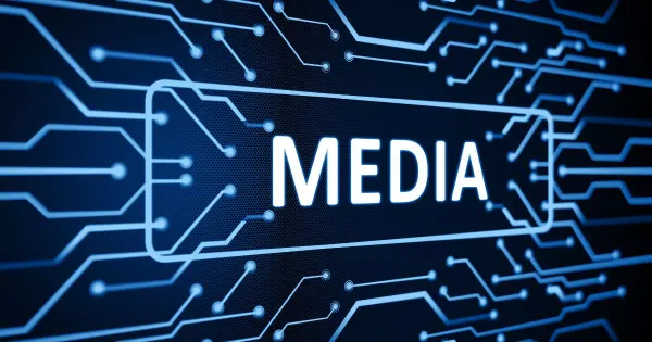 Matthias Inbar dénonce la prolifération de fausses images et de contenus manipulés, relayés par des réseaux de « cyberbots ».