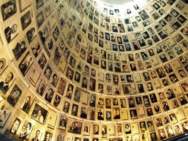 France-Israël. Une délégation d’étudiants ESCP Business School à Yad Vashem (Jérusalem).