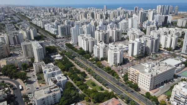 Ashdodcafe.com. « La transformation économique et sociale d’Ashdod. Un centre urbain prisé en Israël ».