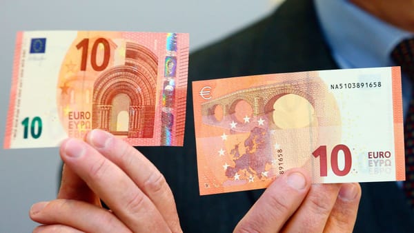 Surnombre de touristes à Venise. Les touristes vont payer une taxe.
