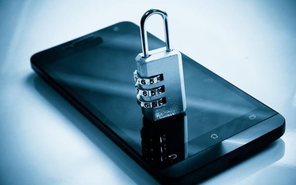 C’Israël. « Des usagers ont 2 téléphones, un classique et un kasher ».