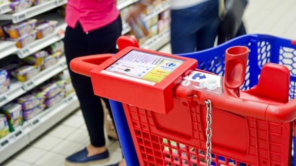 Carrefour Israël. Cust2Mate (Tel-Aviv) scanne de manière automatique les produits sélectionnés par les consommateurs.