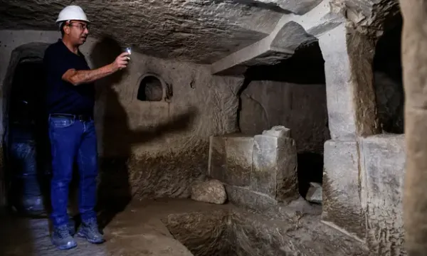 Des fouilles révèlent des lampes de pèlerins et des inscriptions sur la « tombe de Salomé » à Jérusalem.