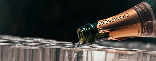 Champagne! Fin du « Comité de la Magouille ». L’Aéroport de Tel-Aviv va rouvrir.