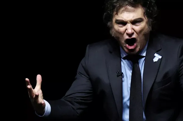 «Je suis le roi, je suis le lion». La crinière dressée et les bras en croix, Javier Milei, ami d’Israël.