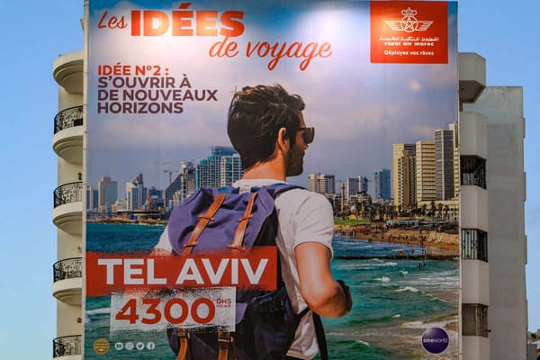 La photo du Jour. A Casablanca, une affiche louant la destination Tel-Aviv.
