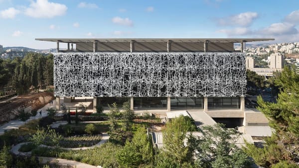 Foster & Partners a achevé la construction d’un centre de recherche pour les sciences du cerveau à Jérusalem.