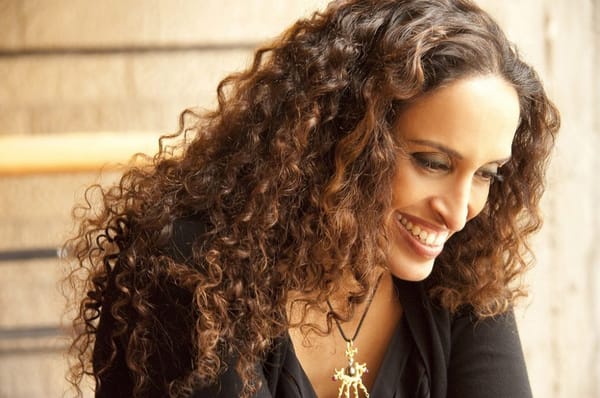 Face à des menaces potentielles, Achinoam Nini, connue sous le nom de Noa en Europe, annule ses concerts.