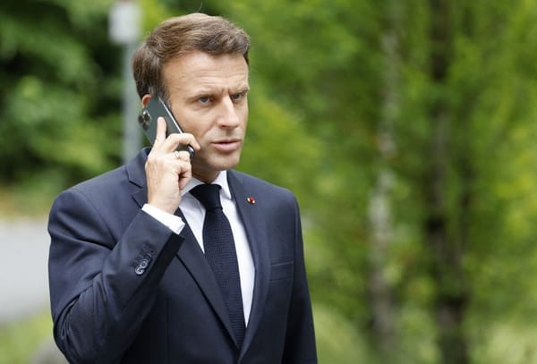 Emmanuel Macron avait rencontré en Israël (2015), Aryé Derhi, l’homme fort de la nouvelle coalition.