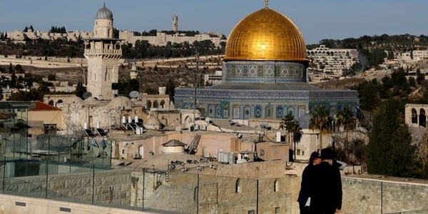 Violence au Moyen-Orient. Pluie de roquettes sur Israël. La Knesset évacuée. Gaza bombardée.
