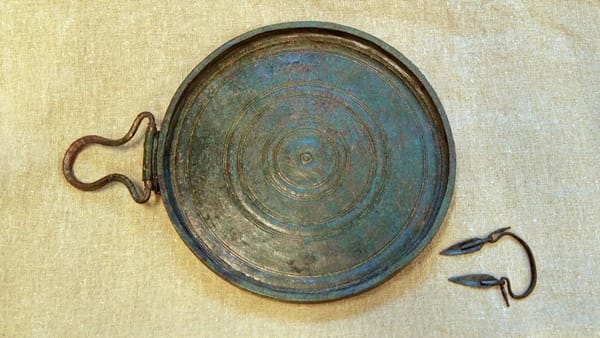 Une tombe vieille de 2 300 ans découverte en Israël pourrait contenir les restes d’une courtisane grecque.