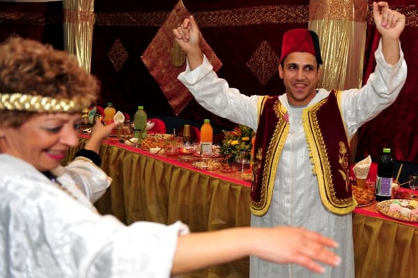 Une tente dans le style marocain ouverte à la Knesset pour la Mimouna.