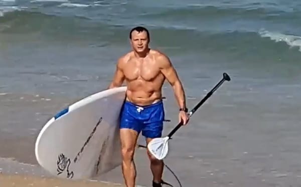 Yoel Razvozov, « le plus beau ministre du Tourisme d’Israël ».